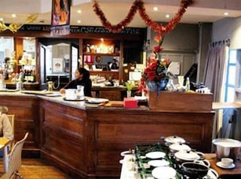 Фото Rising Sun Hotel