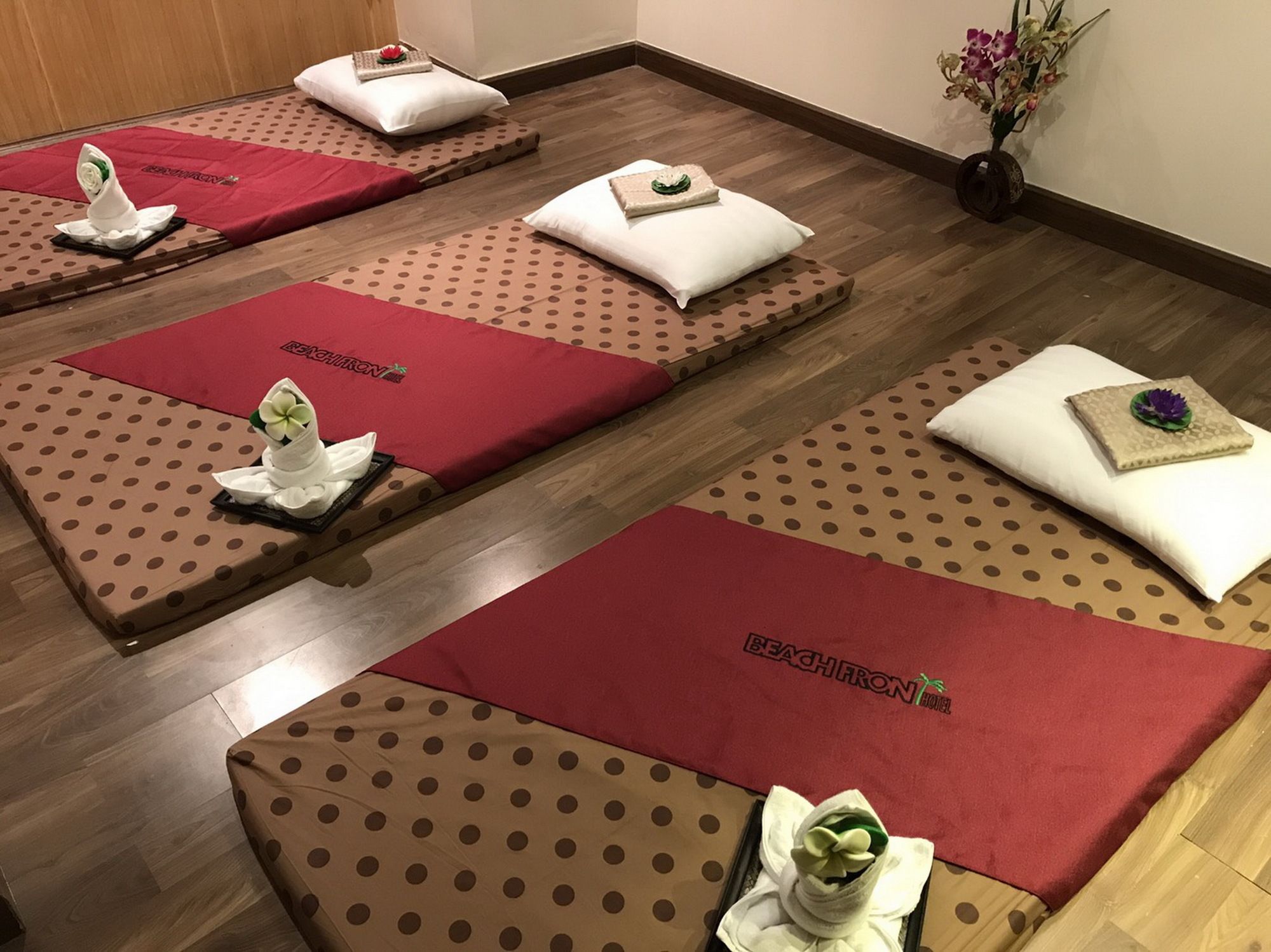 Фото The Beach Front Resort Pattaya