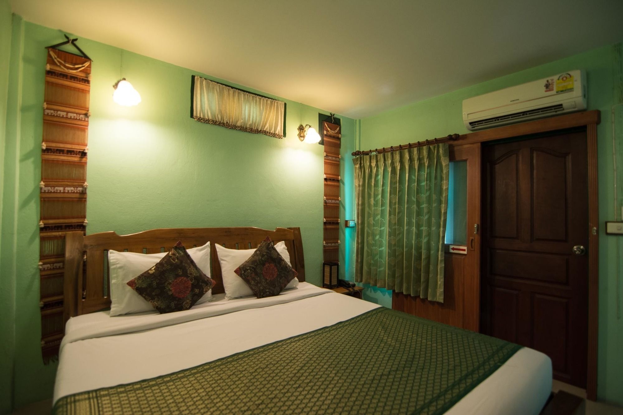 Фото Samsen sam Place