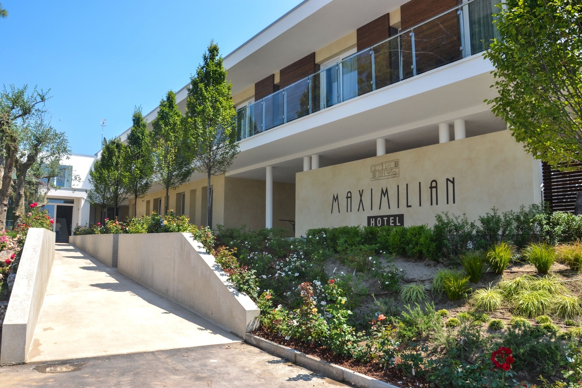 Фото отеля 2