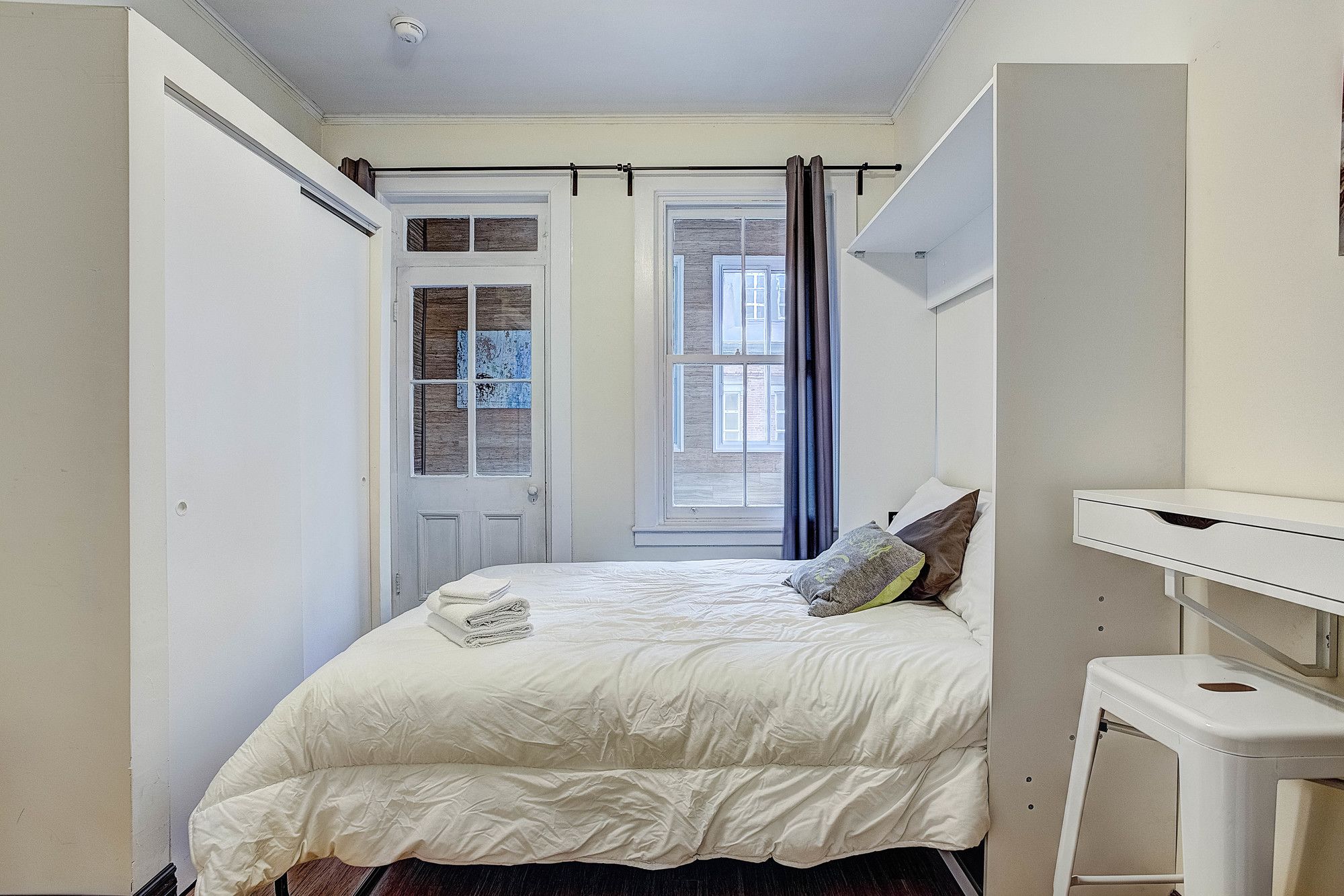 Фото Destination Stays Montreal Downtown