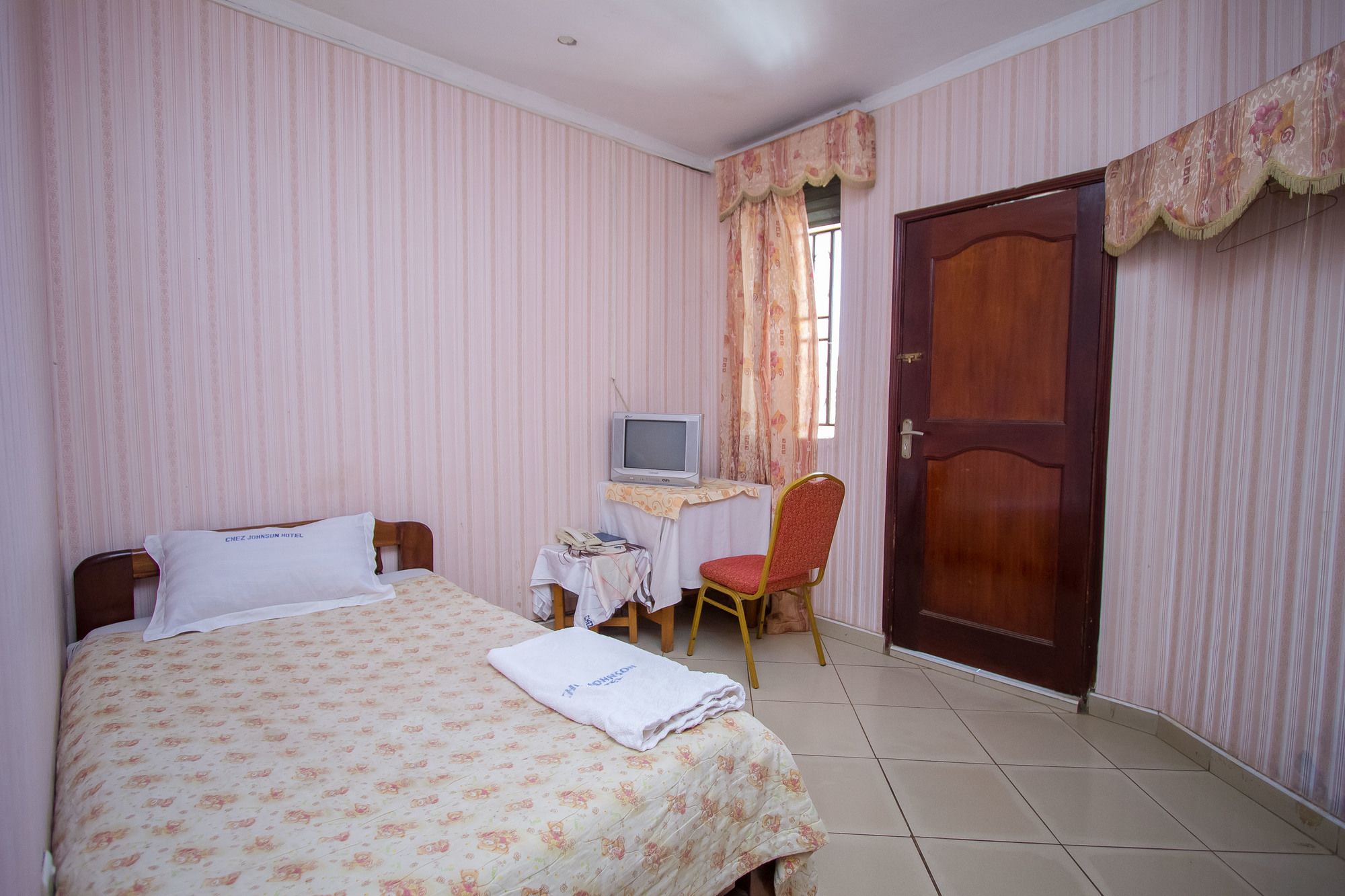 Фото Chez Johnson Hotel