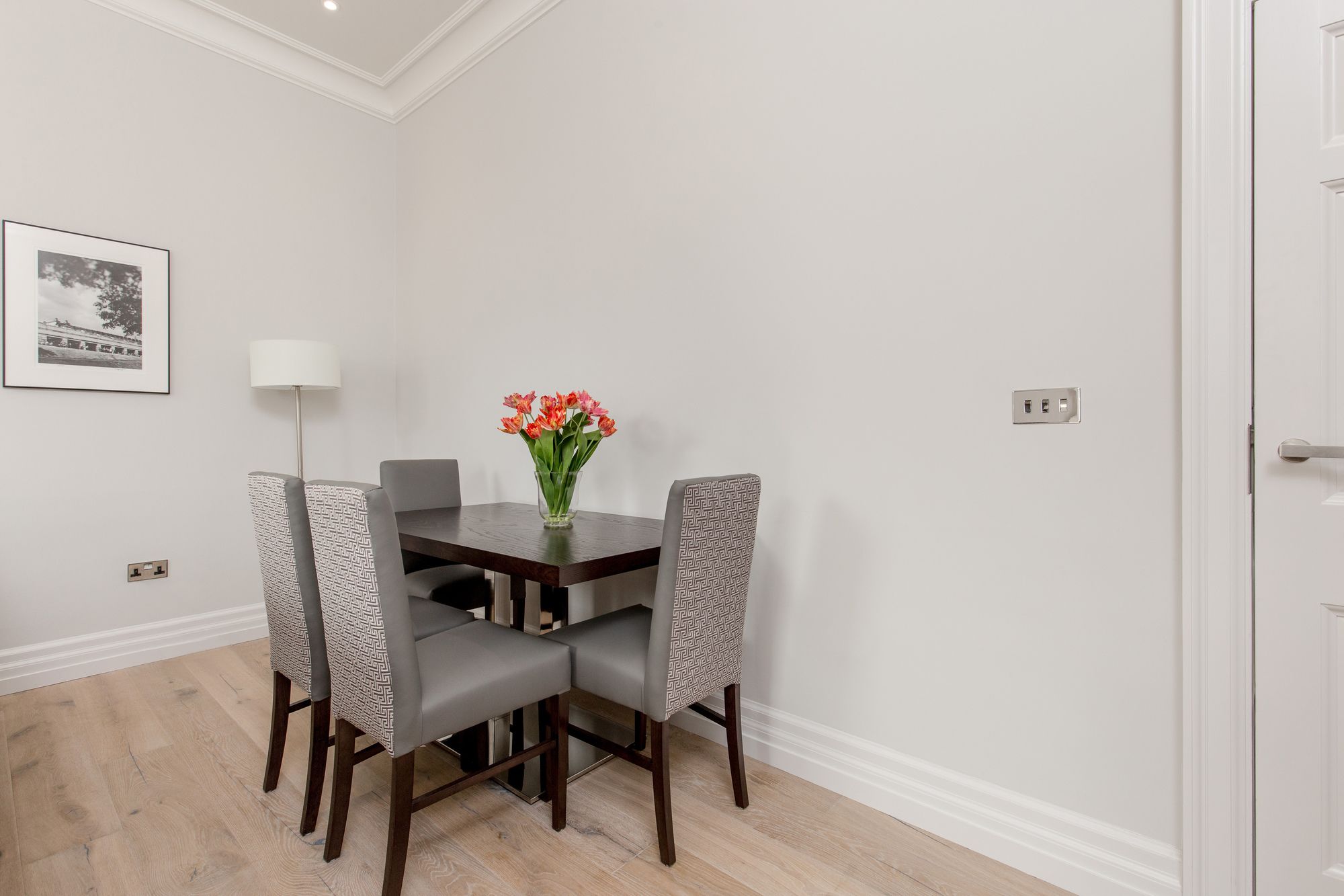 Фото Destiny Scotland Chisholm Hunter Suites