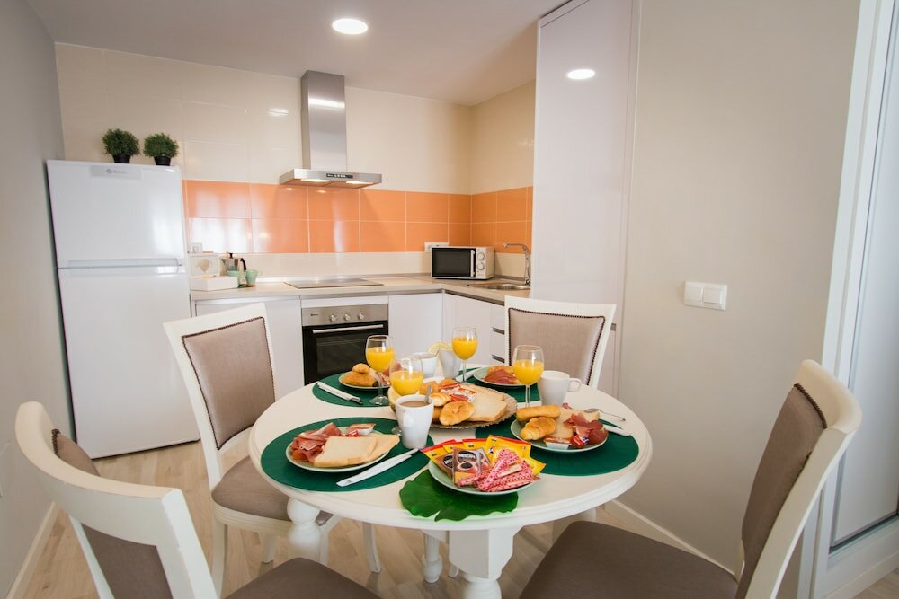 Фото Holidays2Malaga Suites Apartments