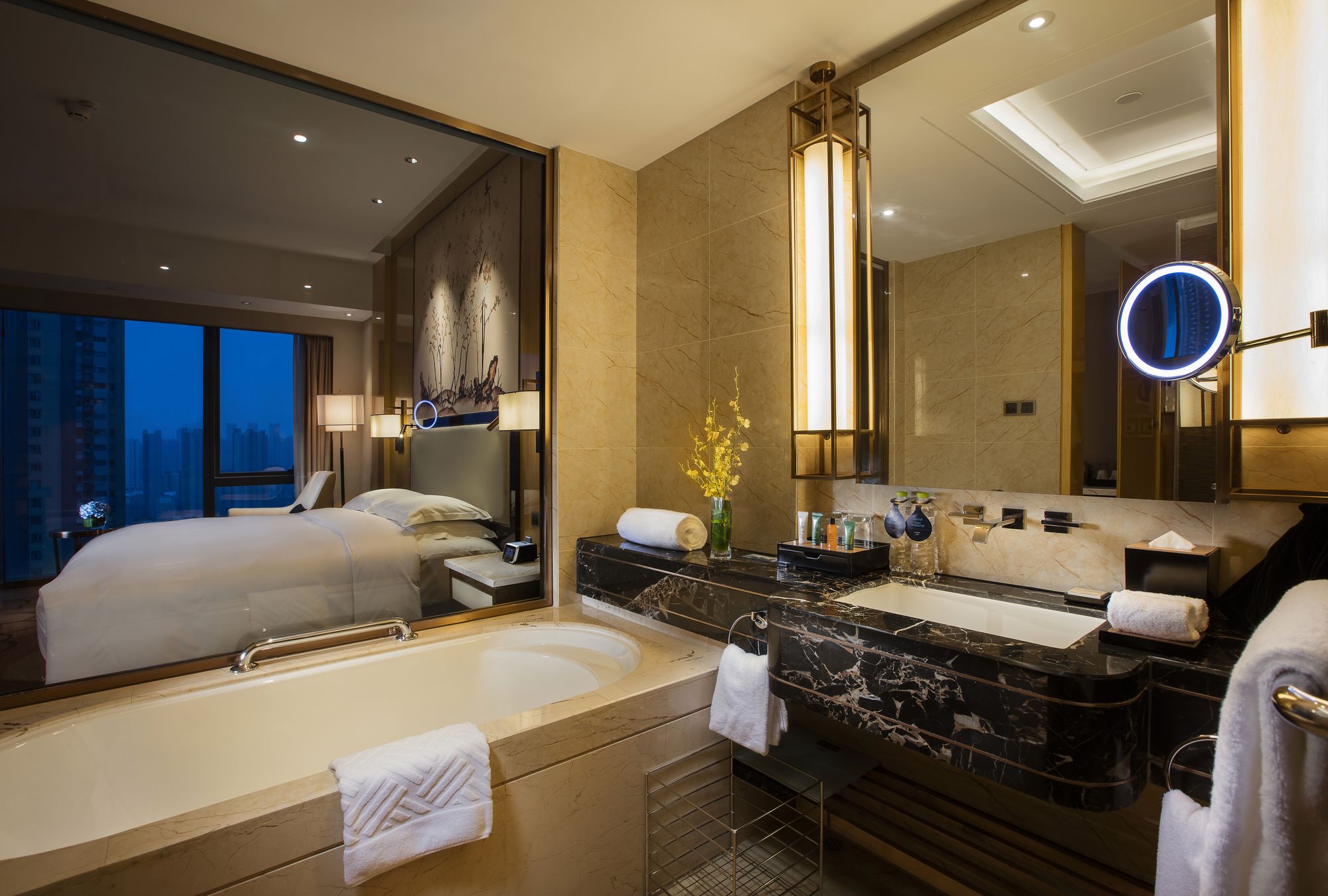 Фото Hilton Wuhan Riverside