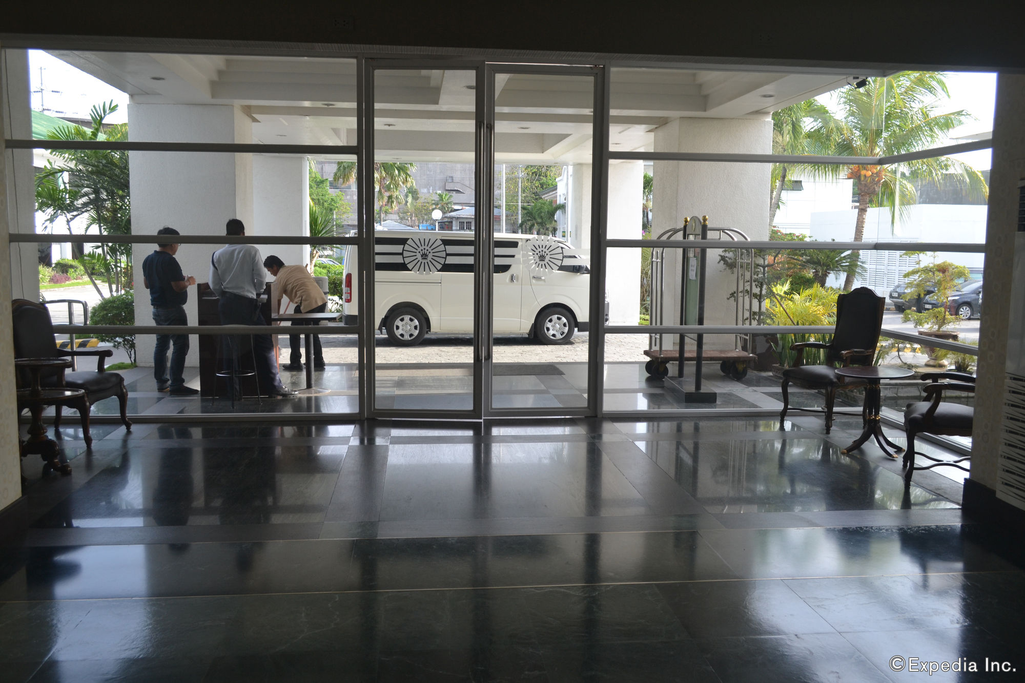 Фото East Asia Royale Hotel