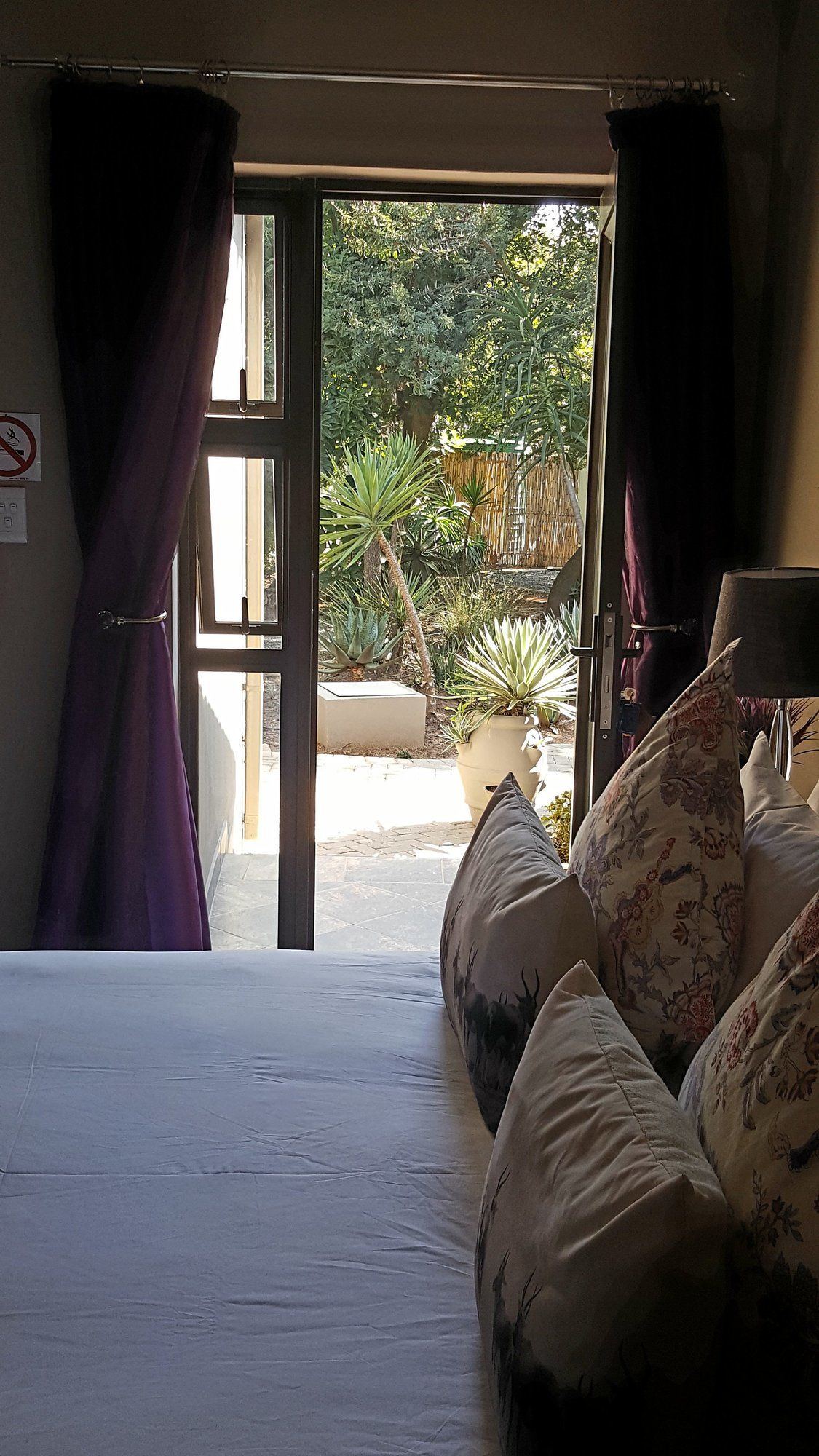 Фото Aerotropolis Guest Lodge