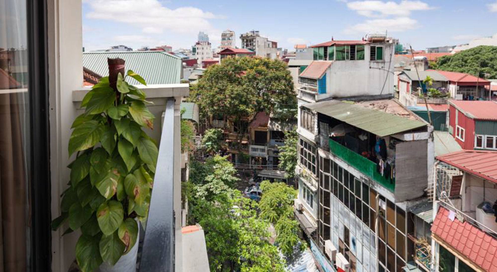 Фото Golden Moon Suite Hotel