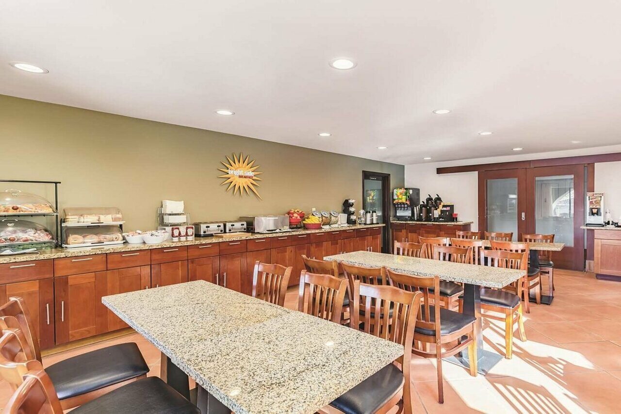 Фото La Quinta Inn & Suites by Wyndham San Francisco Airport West