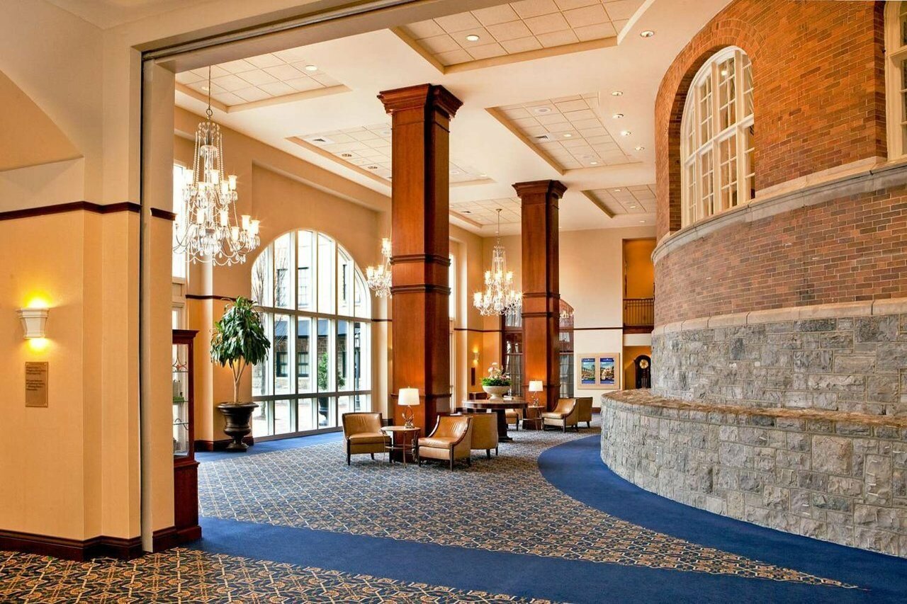 Фото Hotel Roanoke & Conference Ctr, Curio Collection by Hilton