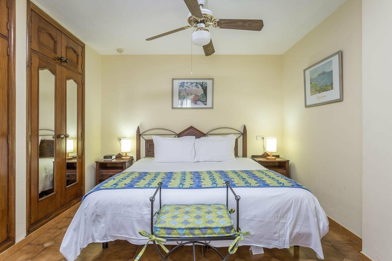 Фото Sunset Harbour Club