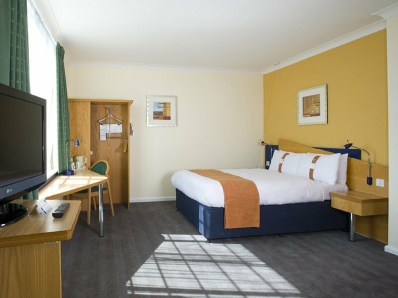 Фото Holiday Inn Express London Chingford