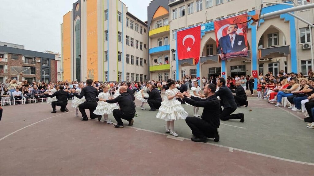 School August 30 Middle School, Izmir, photo
