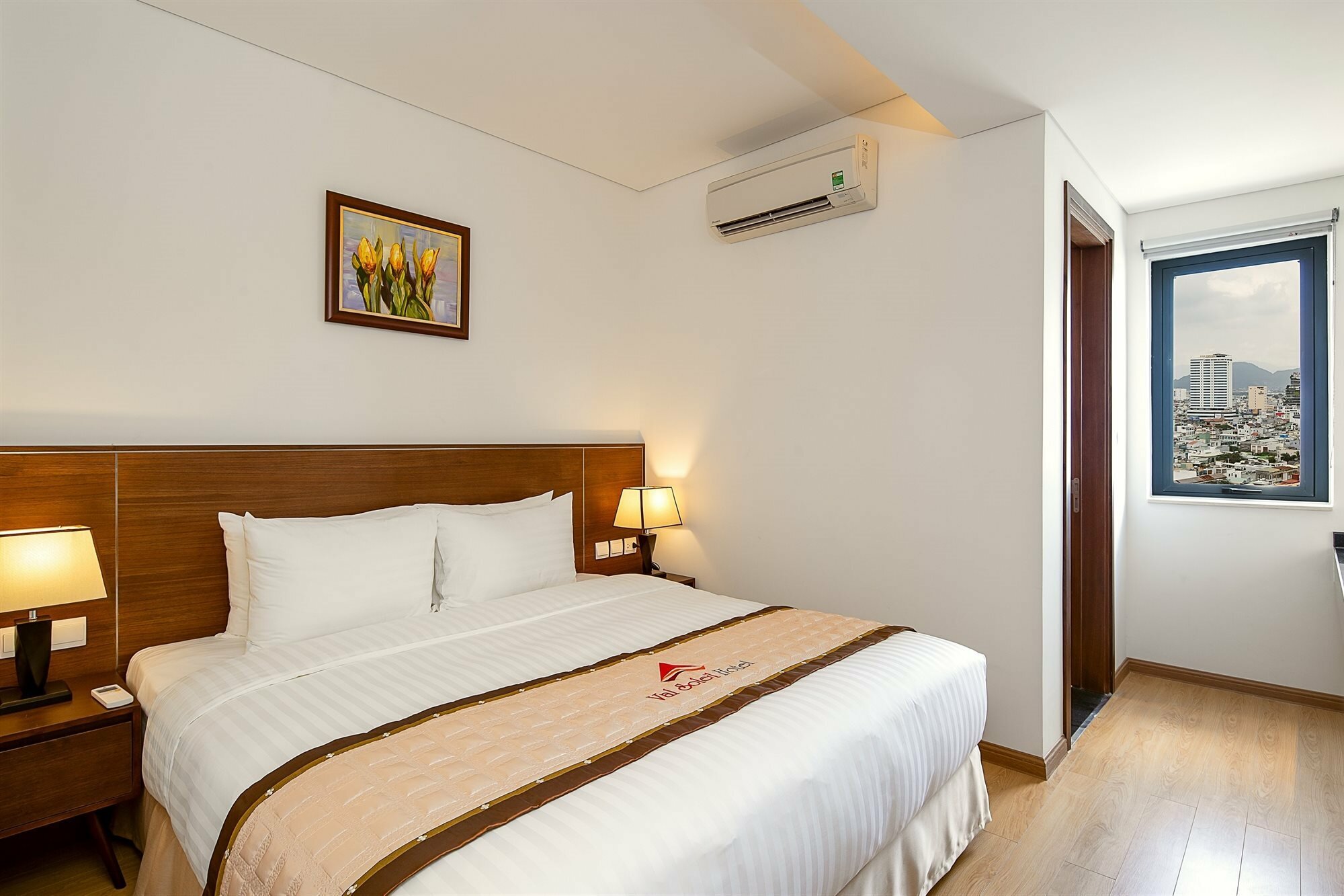 Фото Val Soleil Hotel