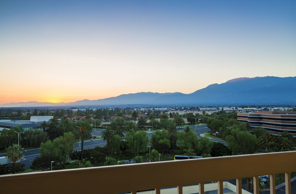 Фото Ontario Airport Hotel & Conference Center