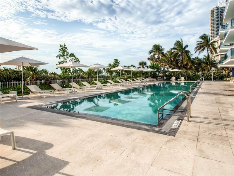 Фото Churchill Suites Monte Carlo Miami Beach