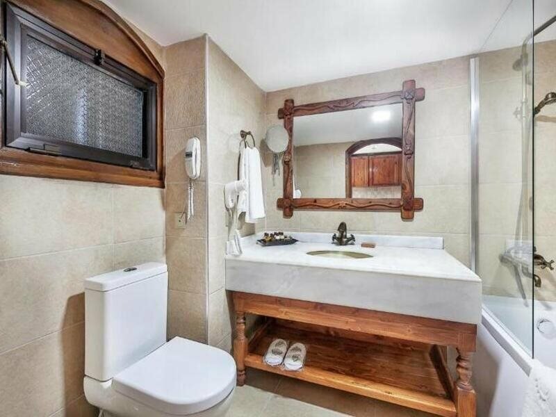 Фото Отель Le Chateau Lambousa