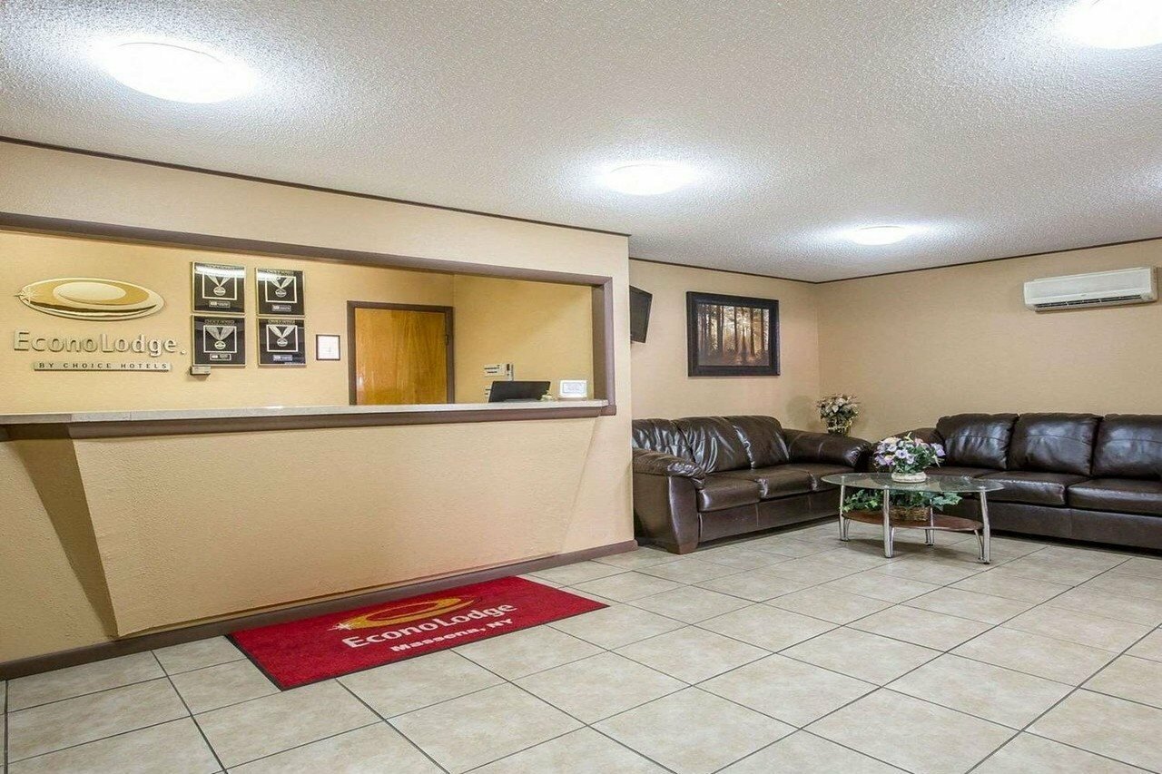 Фото Econo Lodge Massena Hwy 37