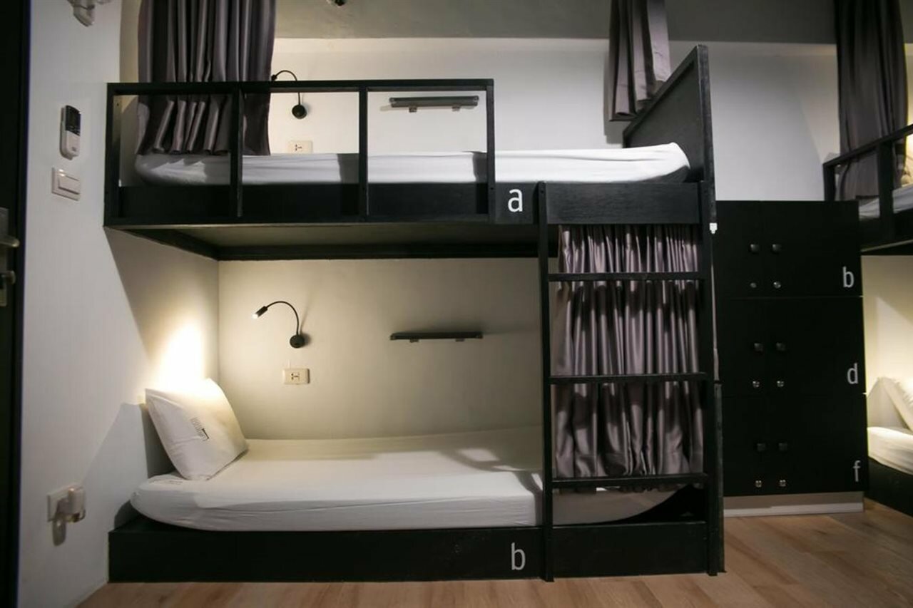 Фото We Come Hostel