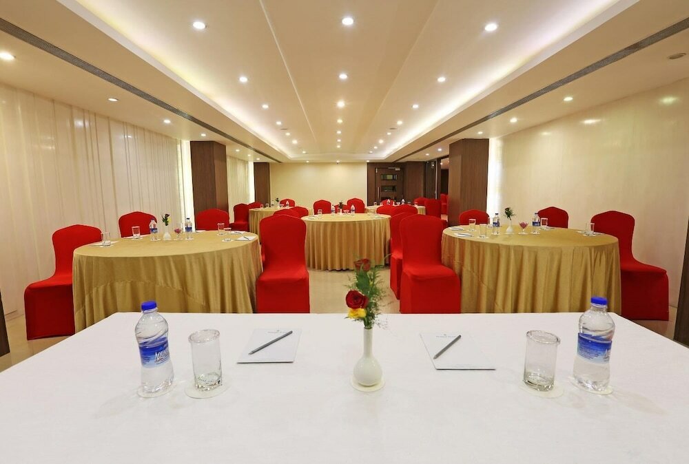 Фото Golden Tulip Jaipur