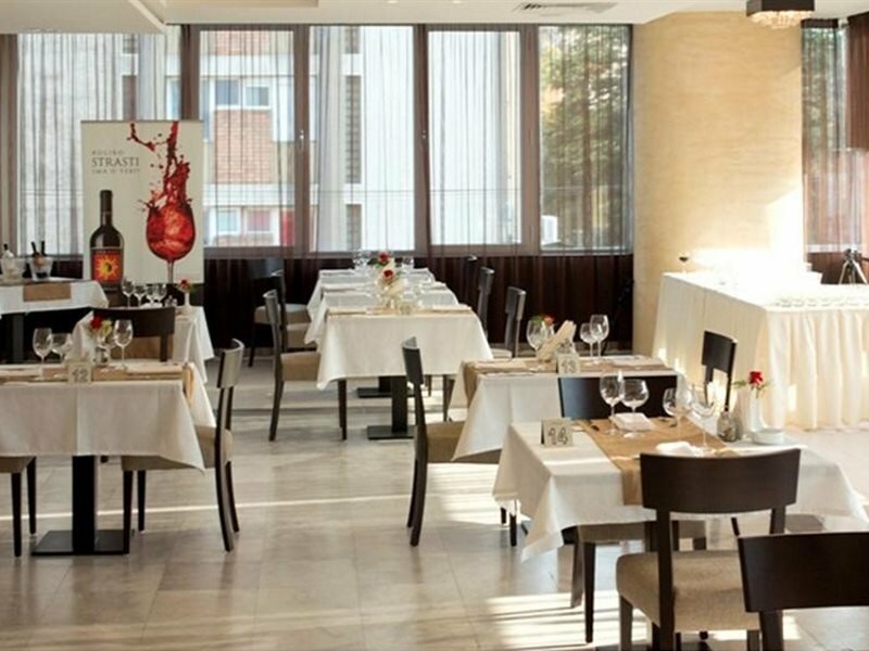 Фото Ambasador Hotel