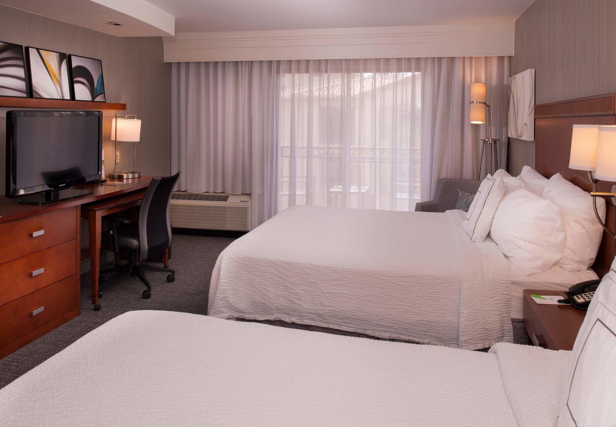 Фото Courtyard Thousand Oaks Ventura County