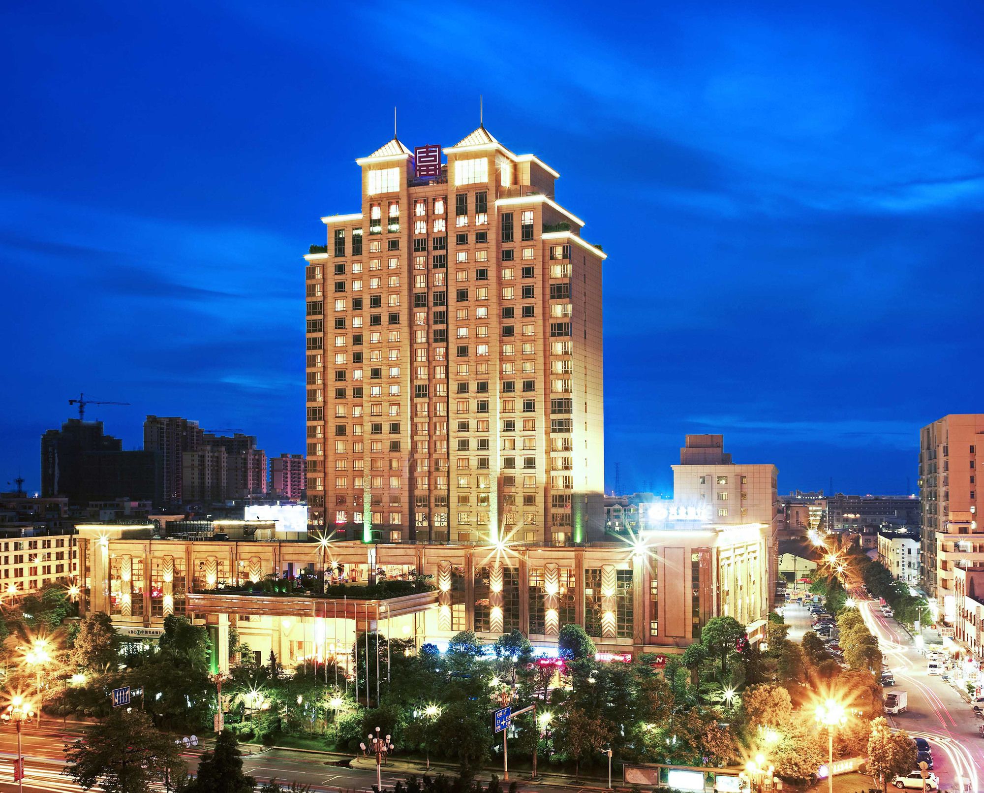 Фото отеля 1