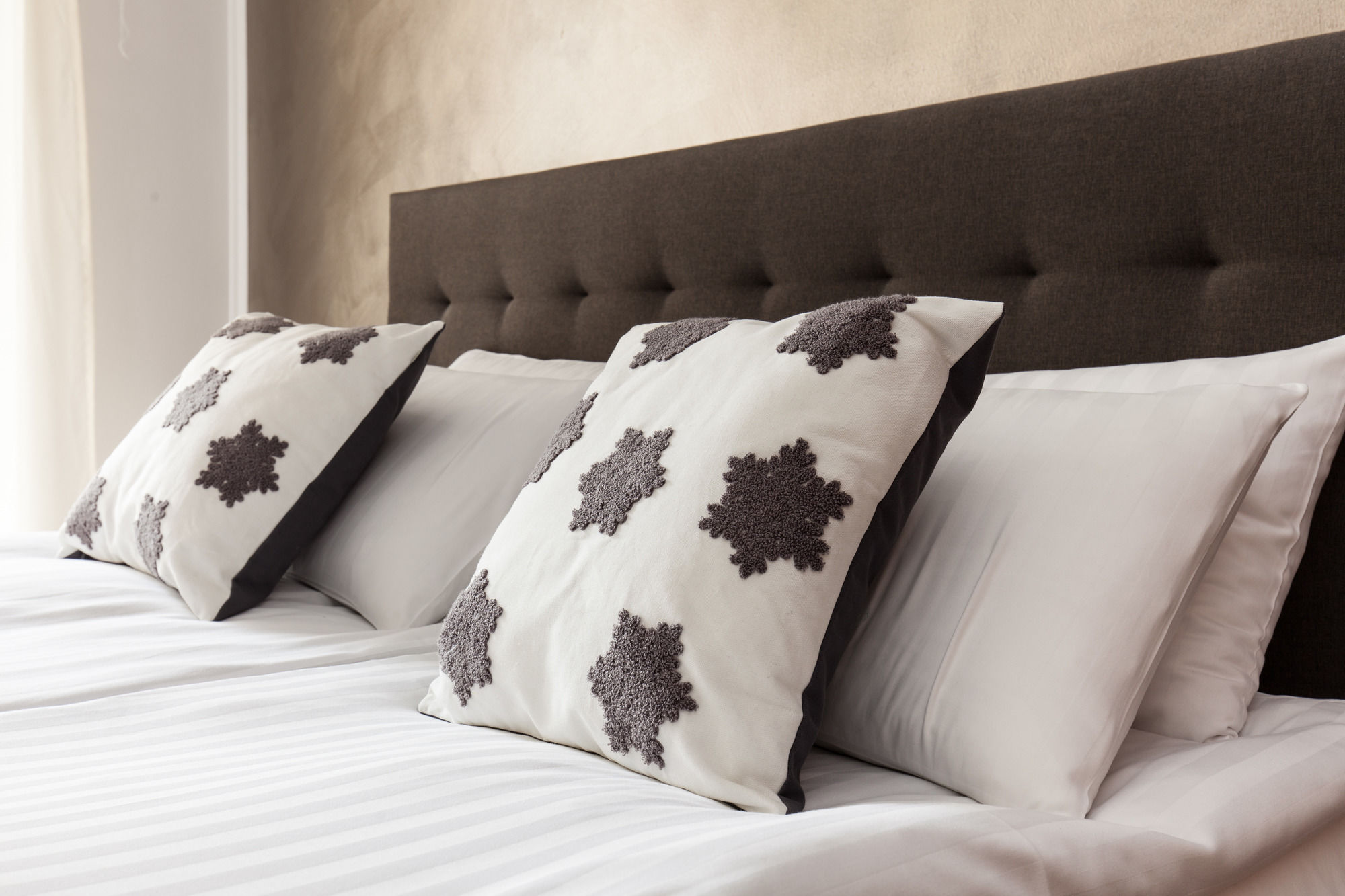 Фото Town Hall Apartments