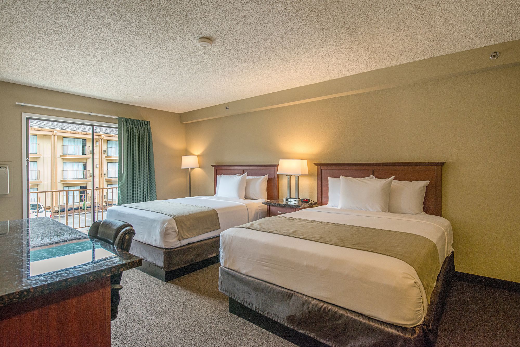 Фото Rodeway Inn & Suites Portland - Jantzen Beach