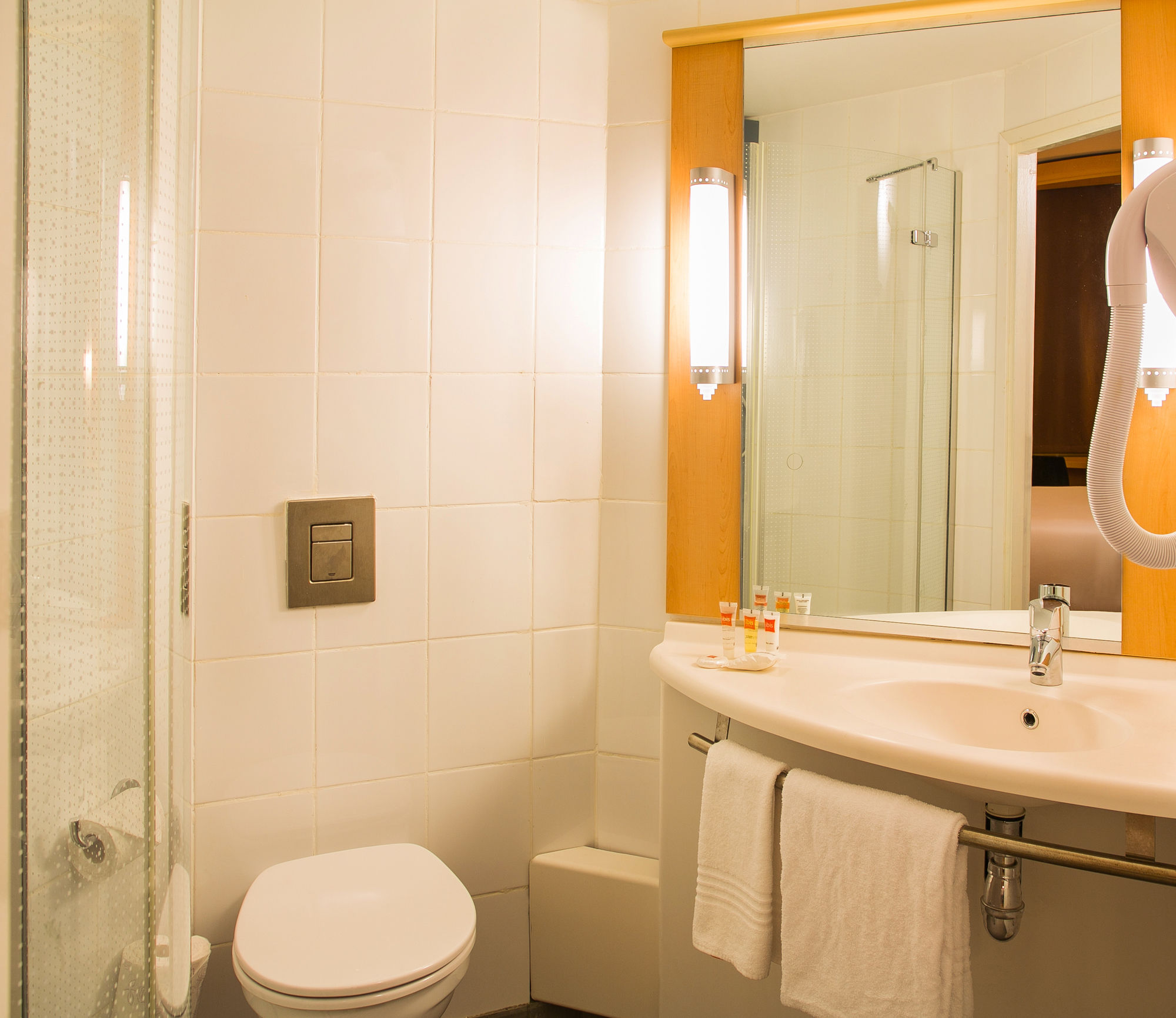 Фото Hotel ibis Lagos Ikeja