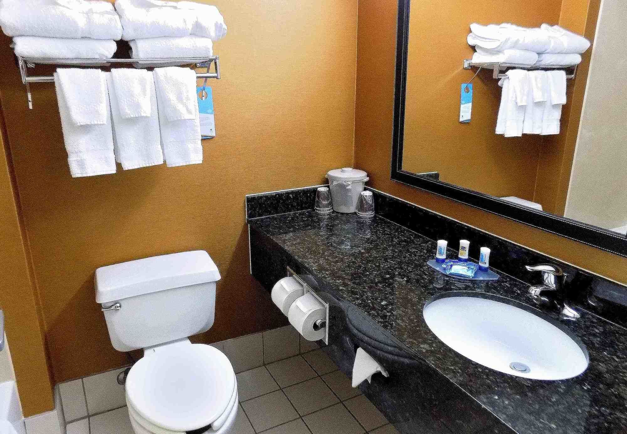 Фото AmericInn by Wyndham Duluth