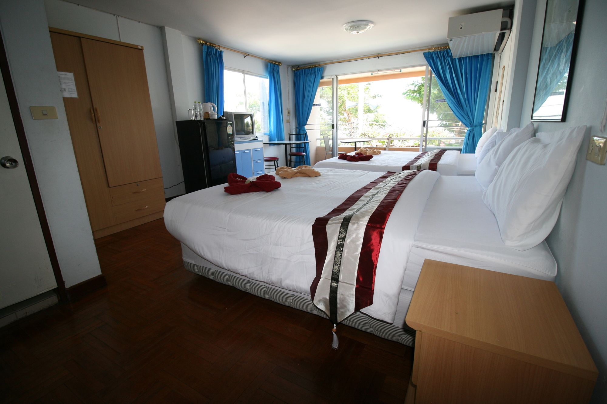 Фото Beachfront Hotel Cha Am