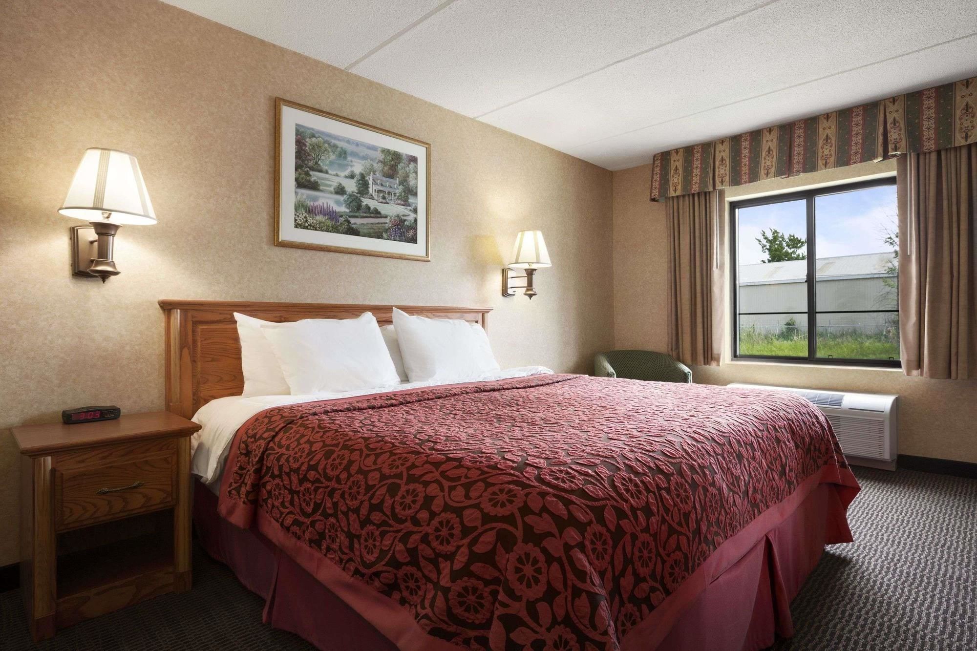Фото Holiday Inn Express Plattsburgh, an Ihg Hotel