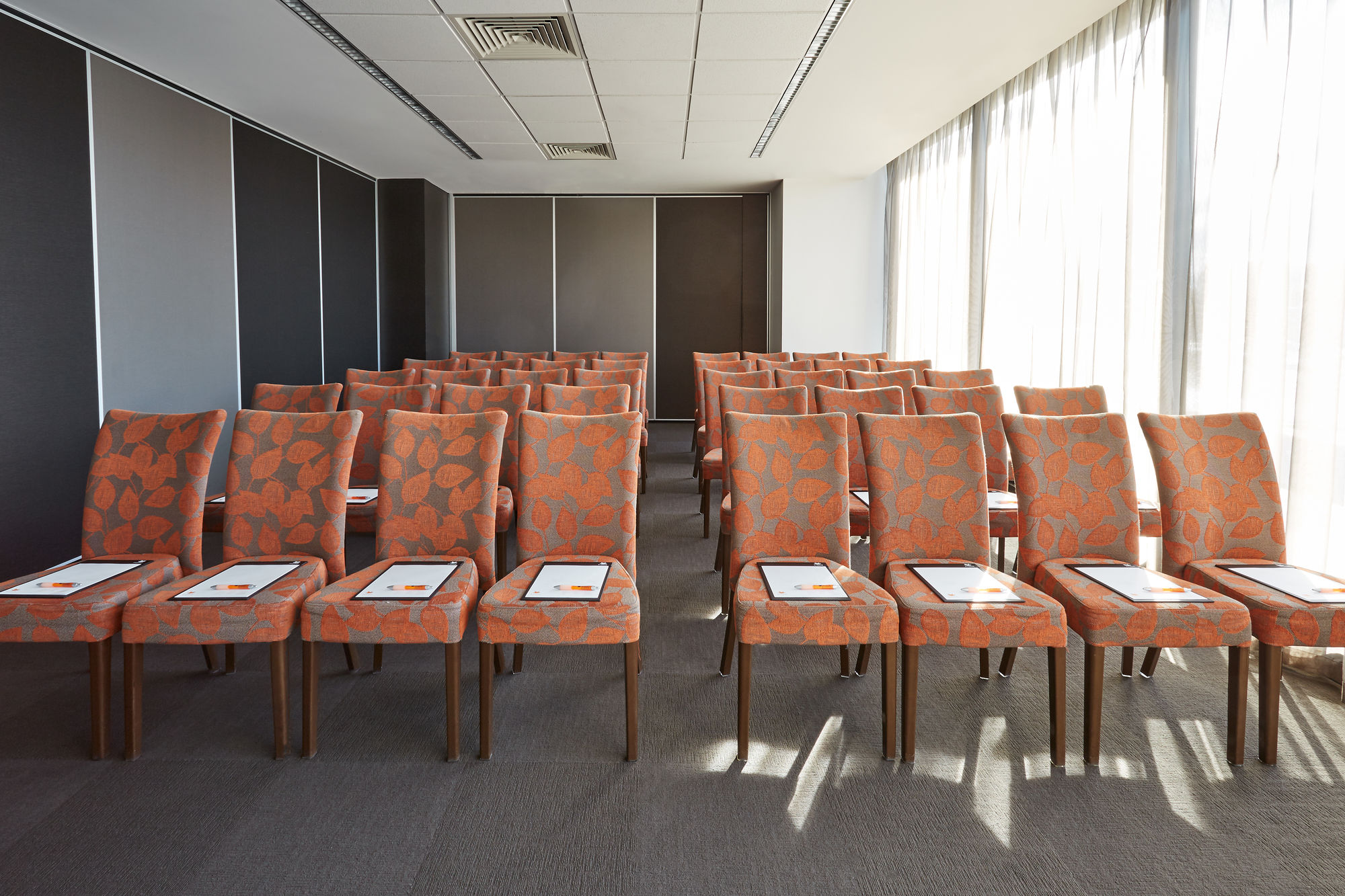 Фото  Dandenong Central Apartment