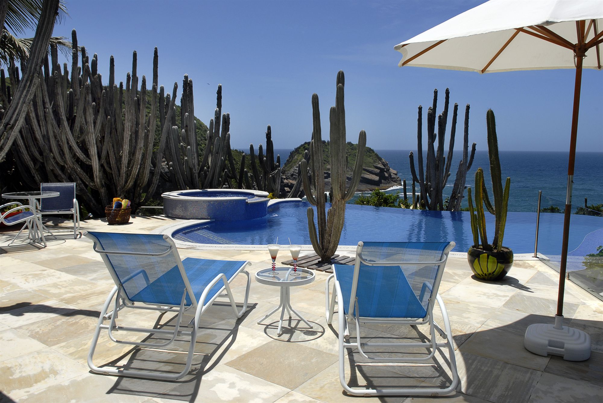 Фото Cliffside Luxury Inn