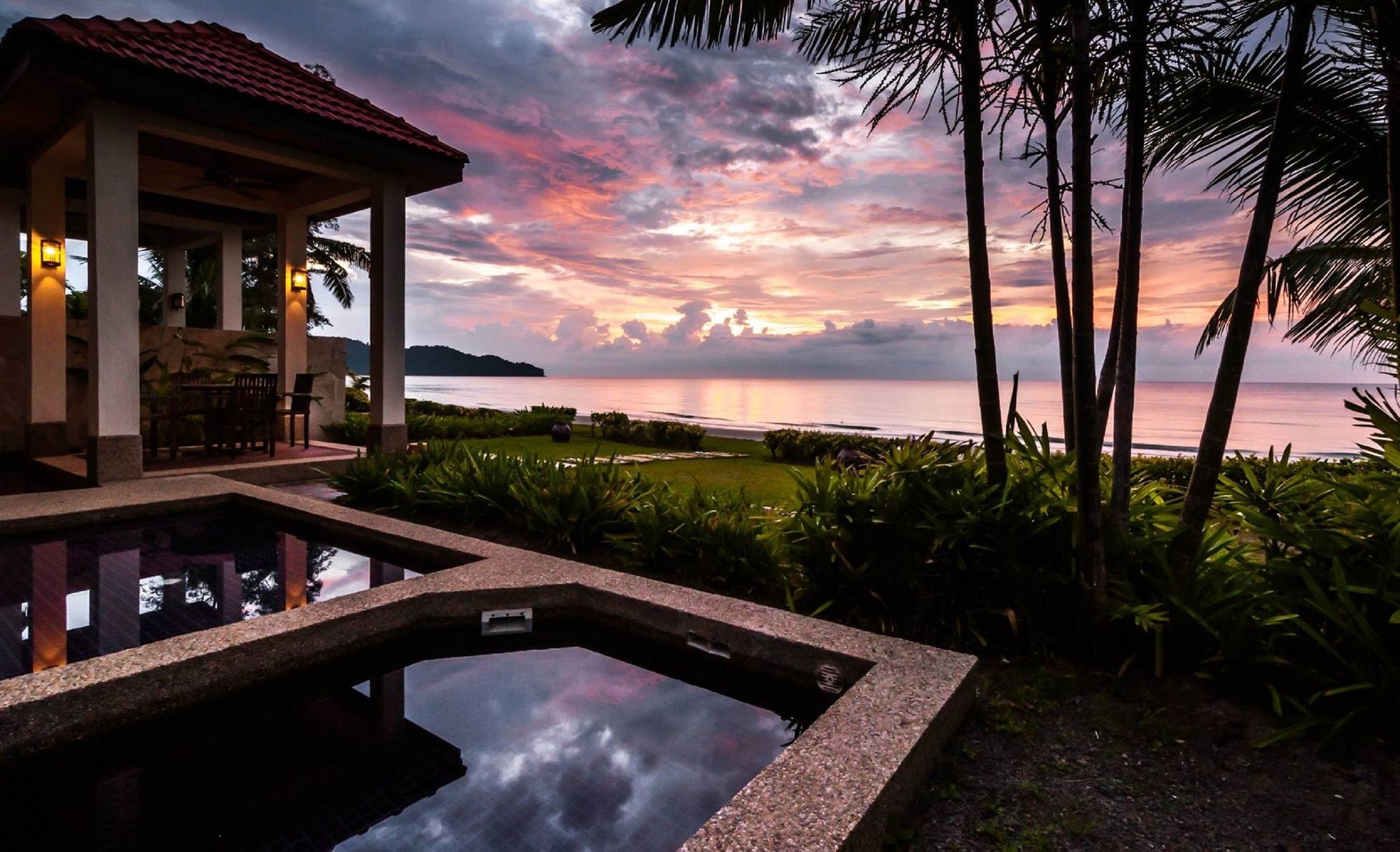 Фото Borneo Beach Villa & Suite