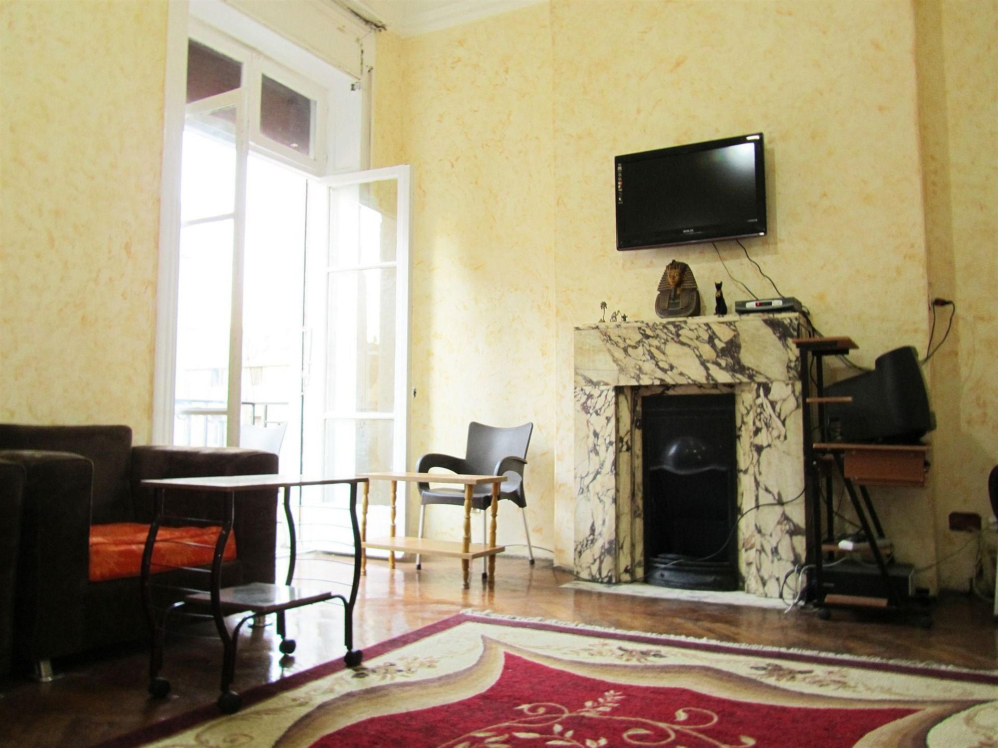 Фото Travelers House Hostel