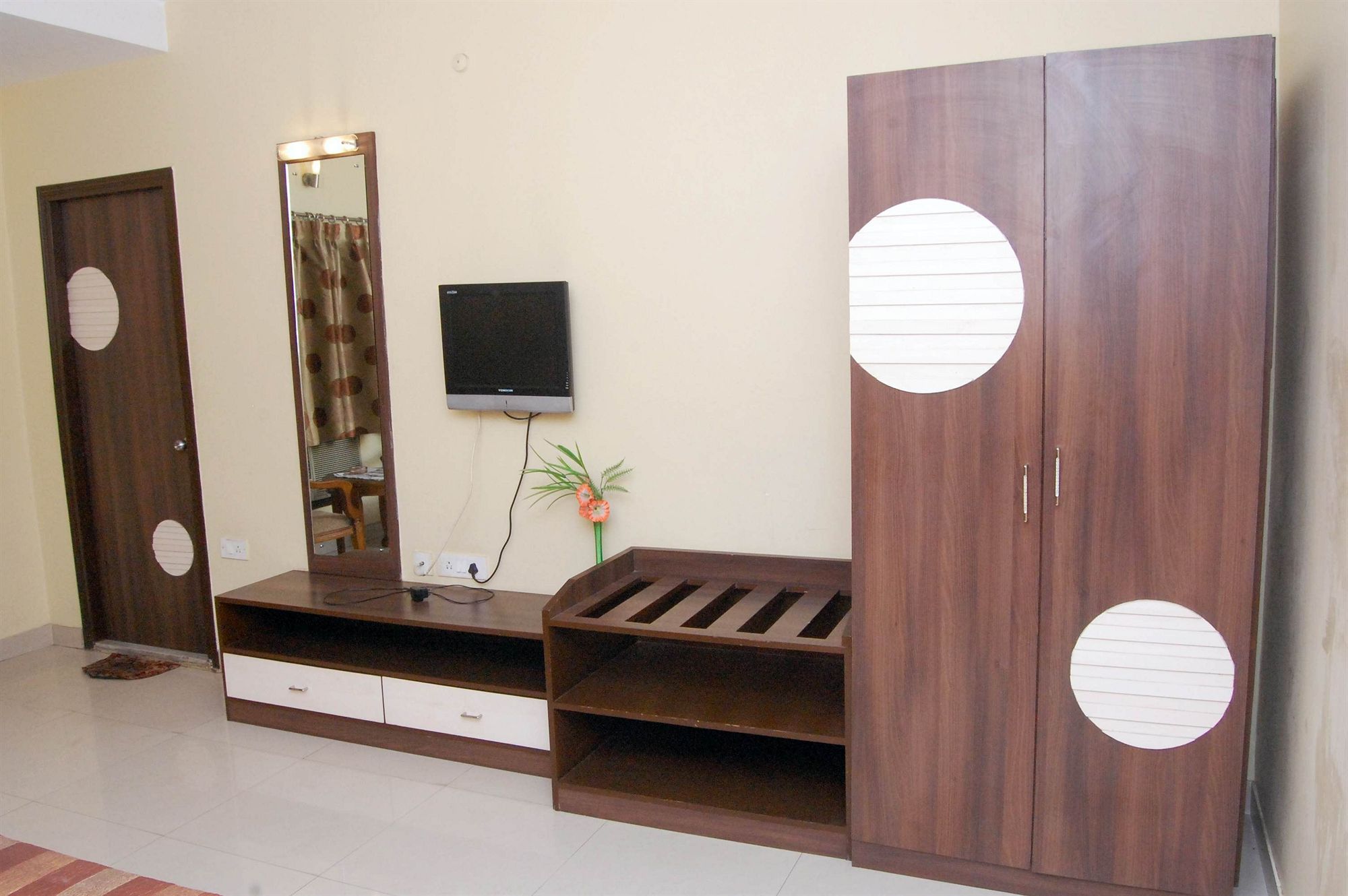 Фото Hotel Rushabh Home