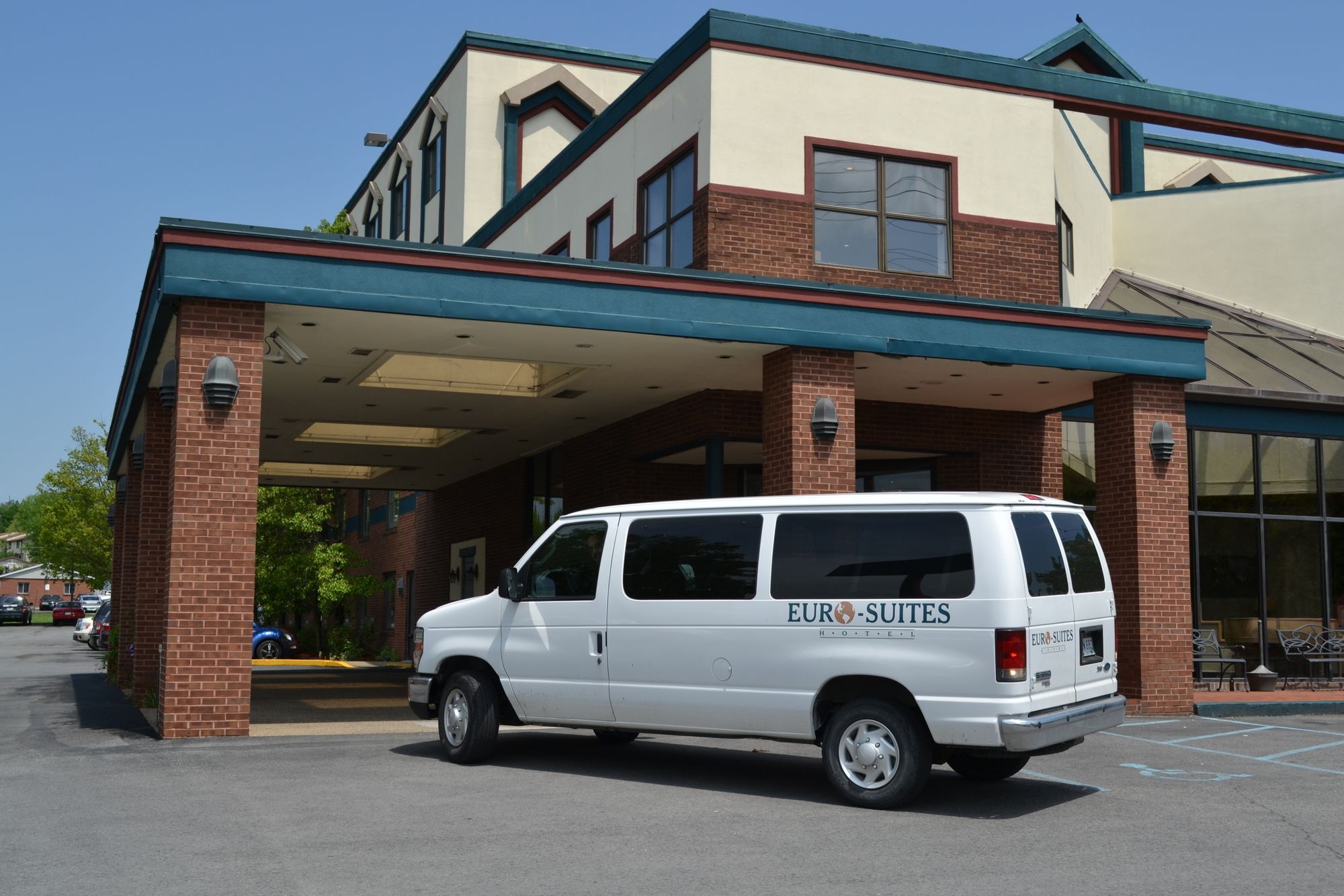 Фото Euro Suites Hotel