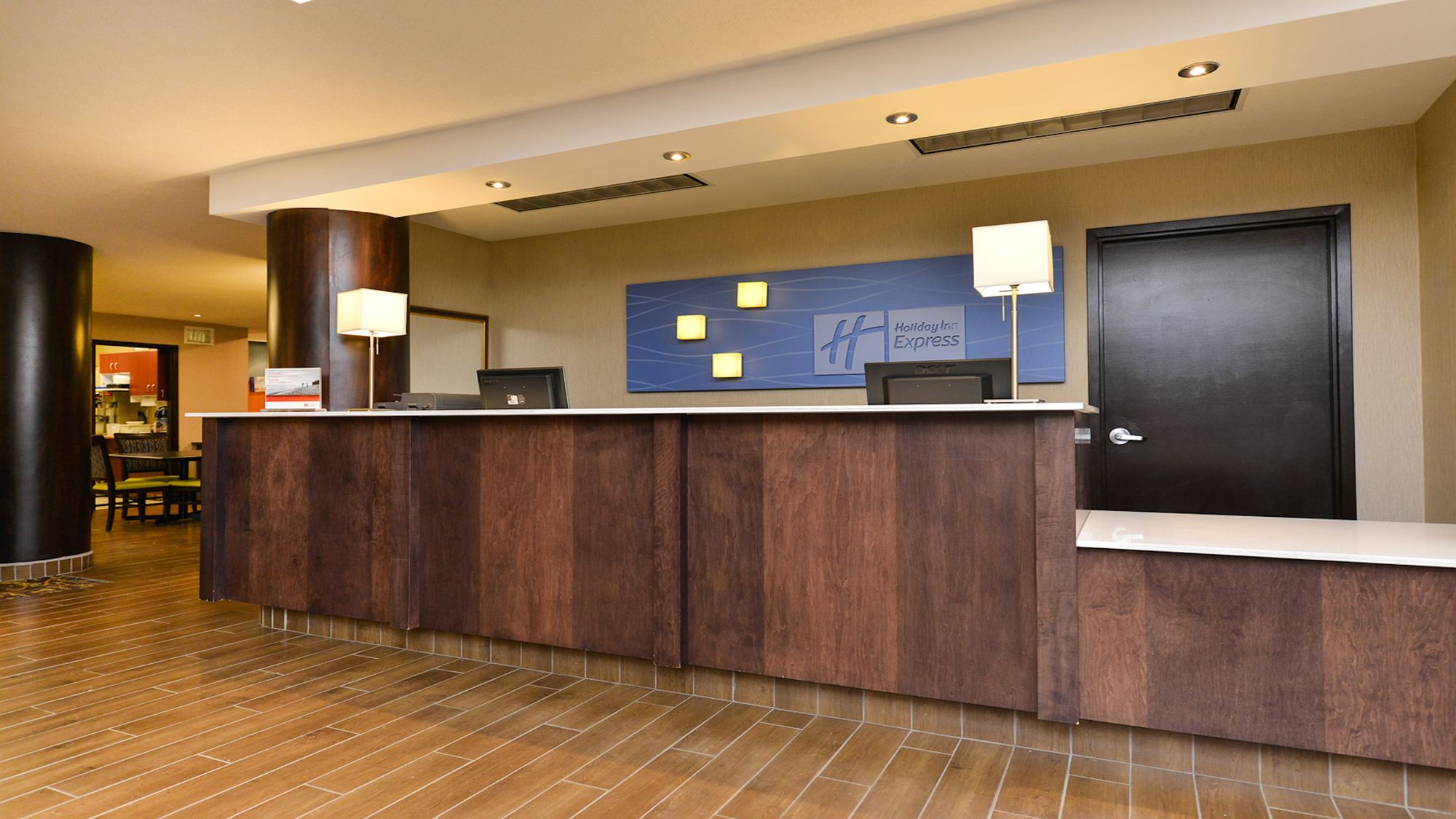 Фото Holiday Inn Express Edmonton-International Airport