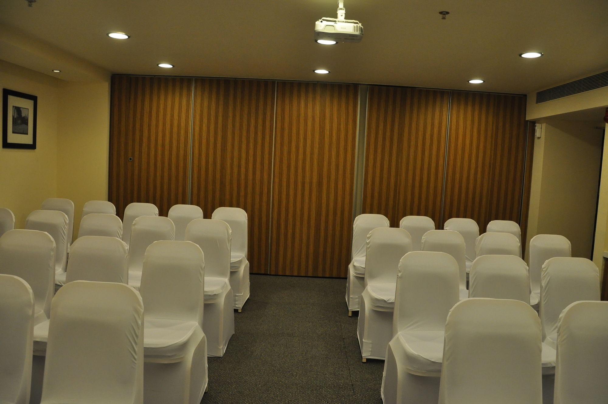 Фото Hampton by Hilton Vadodara-Alkapuri