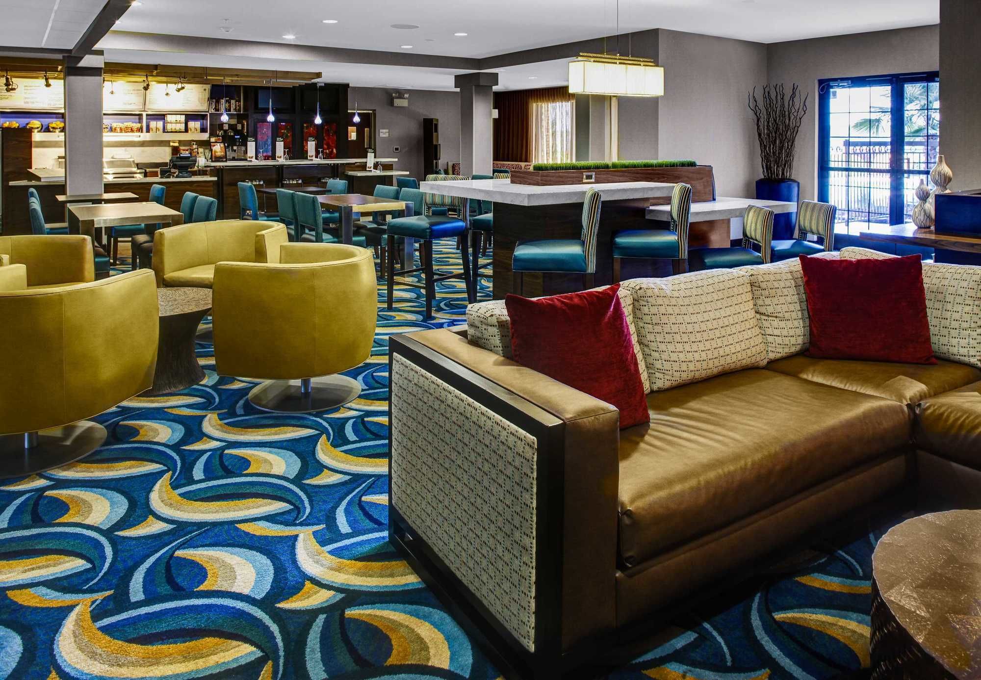 Фото Courtyard by Marriott New Bern