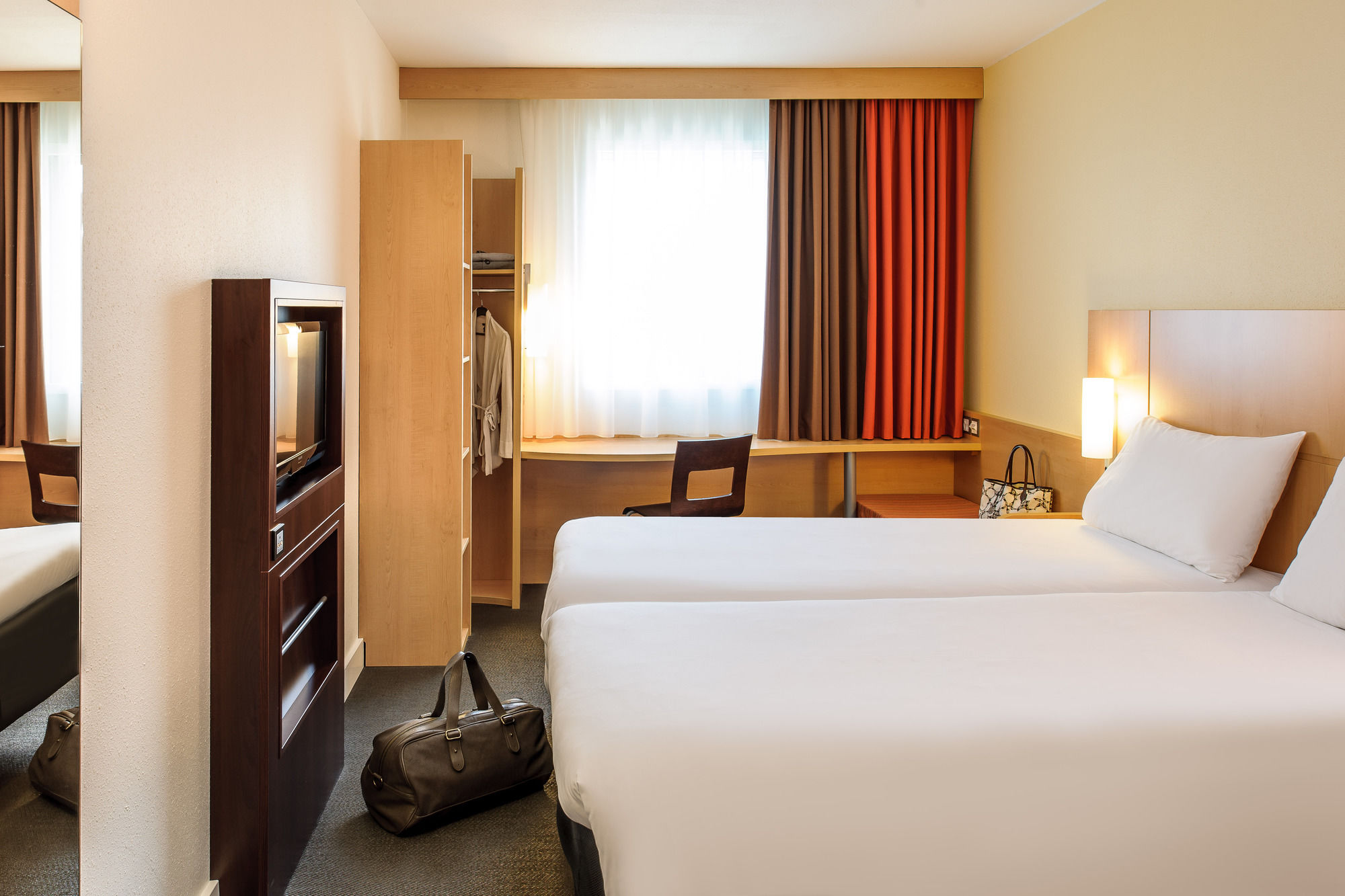 Фото ibis Lugano Paradiso Hotel