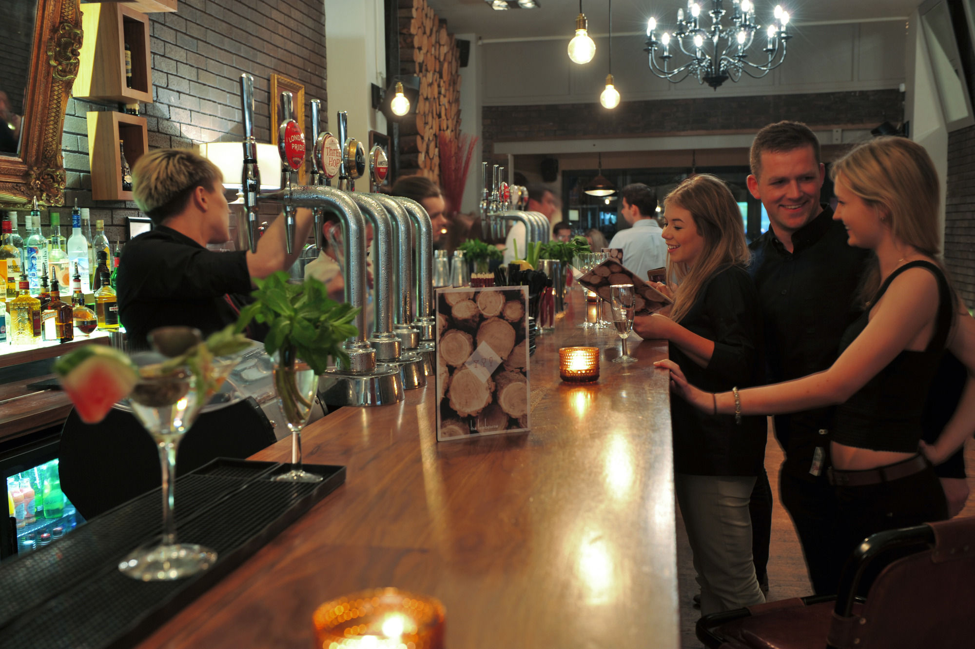 Фото Antoinette Hotel Wimbledon