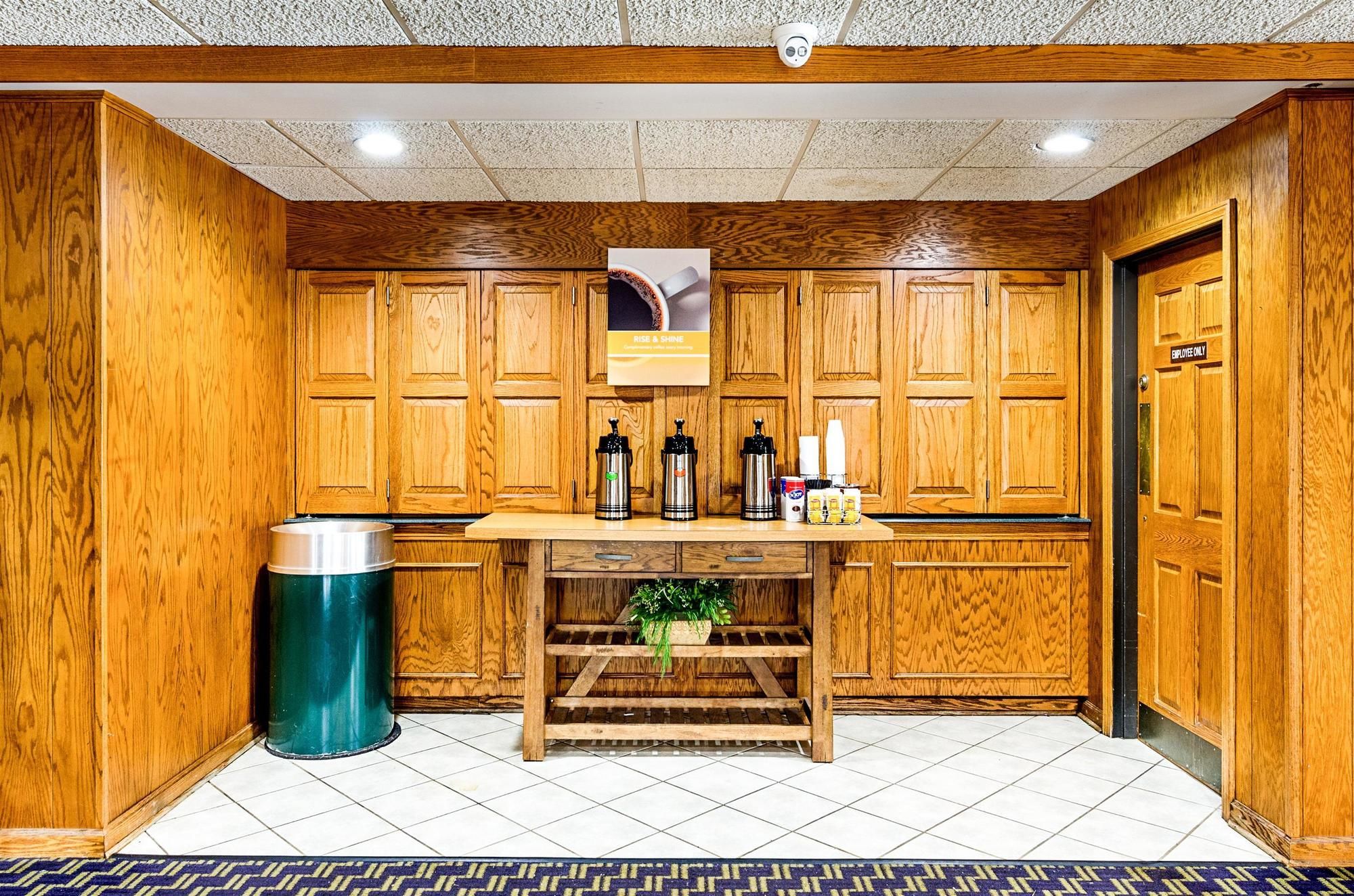 Фото Travelodge by Wyndham Roanoke