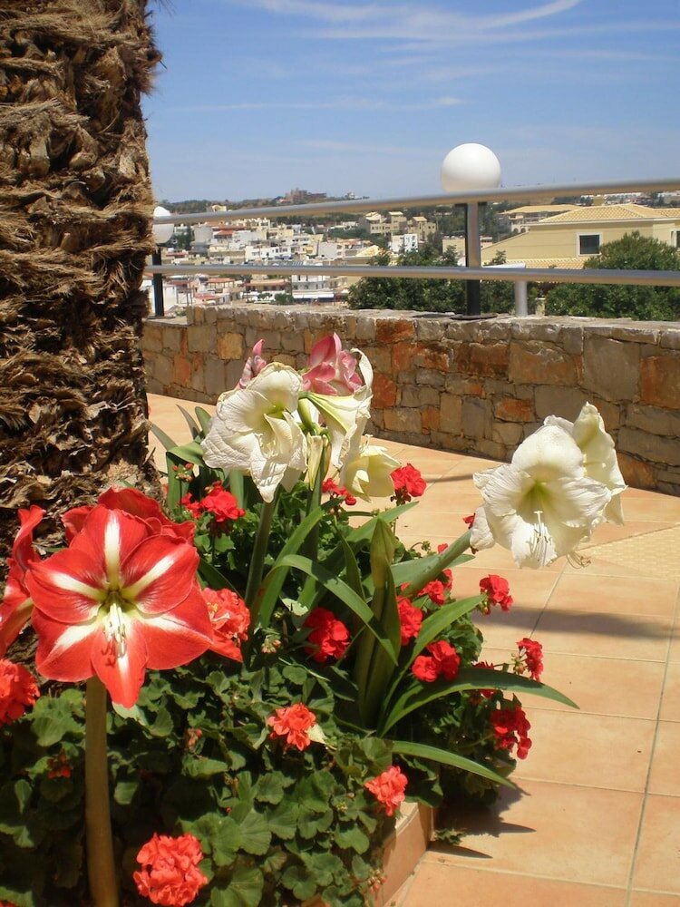 Фото Scala Hotel Apartments