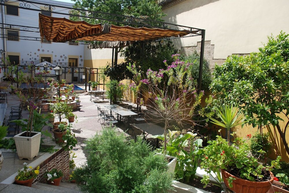 Фото Averroes Hotel