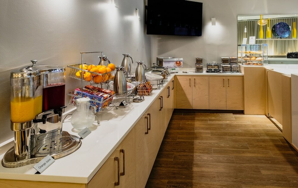 Фото Bell Tower Hotel