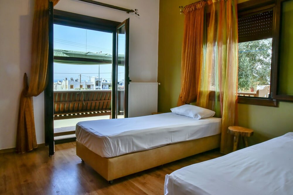 Фото Iraklis Studios & Apartments