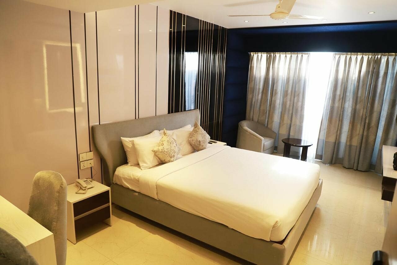 Фото Royal Raj Hotel